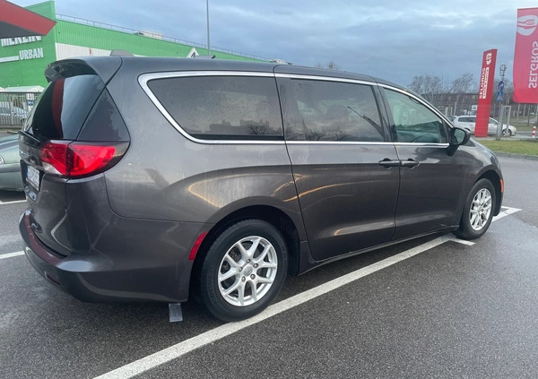Chrysler Pacifica cena 86900 przebieg: 171400, rok produkcji 2018 z Warszawa małe 436